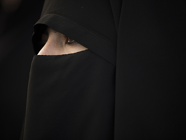 Исламисты активно вербуют девушек, которые становятся женами для боевиков. Однако многие девицы сами присоединяются к "Исламскому государству"