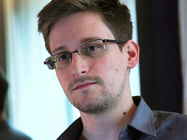 Экс-сотрудник АНБ Эдвард Сноуден, раскрывший детали программы американских спецслужб по электронной слежке, воссоединился со своей возлюбленной Линдсей Миллс в России, где в августе получил трехлетний вид на жительство