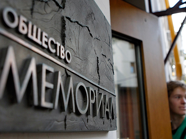 В правозащитном обществе "Мемориал" объяснили, на каком основании Минюст требует ликвидировать НКО. Ведомству не понравился статус региональных отделений организации