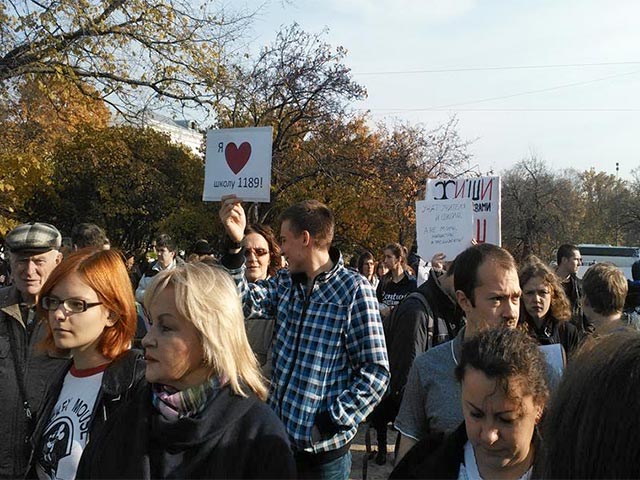 В Москве на Суворовской площади прошел митинг против незаконного слияния школ и в поддержку качественного образования