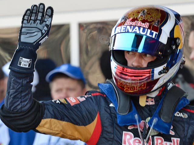 Боссы австрийской команды "Ред Булл" заявили, что с российским пилотом "Формулы-1" Даниилом Квятом они заключили соглашение на много лет вперед