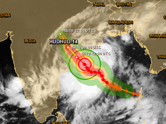 Мощнейший ураган "Хадхад" (Hudhud) накрывает юго-восточное побережье Индии