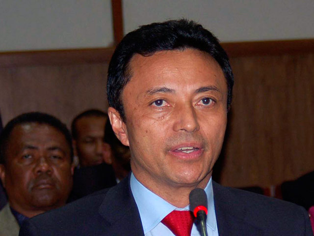Марк Равалуманана, занимавший пост президента Мадагаскара с 2002 по 2009 год, вернулся домой после пятилетнего изгнания