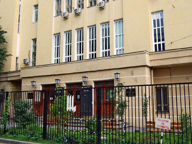 Первый в Москве памятник Вахтангову открыли перед театральным институтом им. Щукина