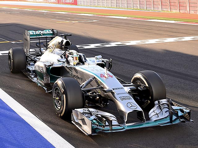 Команда Mercedes, выступающая в чемпионате по автогонкам "Формула-1", потратила с 2013 года 522 миллиона долларов на доработку болида, что в итоге обеспечило ей первую за пять лет и третью в истории победу в Кубке конструкторов
