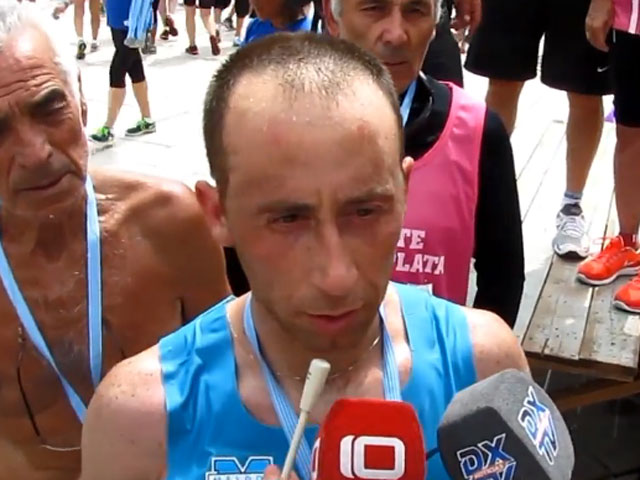 Организаторы марафона в Буэнос-Айресе приняли аргентинского бегуна Мариано Мастромарино за хулигана и потребовали, чтобы он покинул трассу