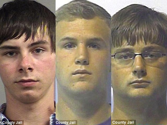 Под следствием оказались 18-летний Сэм Миллер, 19-летний Тайлер Рисс Перри, 20-летний Дейтон Росс Джонс и двое их 17-летних сообщников