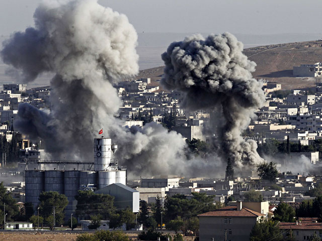 Бои за город Кобани на турецко-сирийской границе не прекращаются уже месяц, хотя охраняющие его бойцы курдского ополчения значительно уступают по численности исламистам