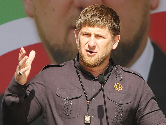 Говоря об отключении интернета, Кадыров заметил: "Это в политическом, экономическом и социальном плане большой минус, но мы перестали бы убивать друг друга"