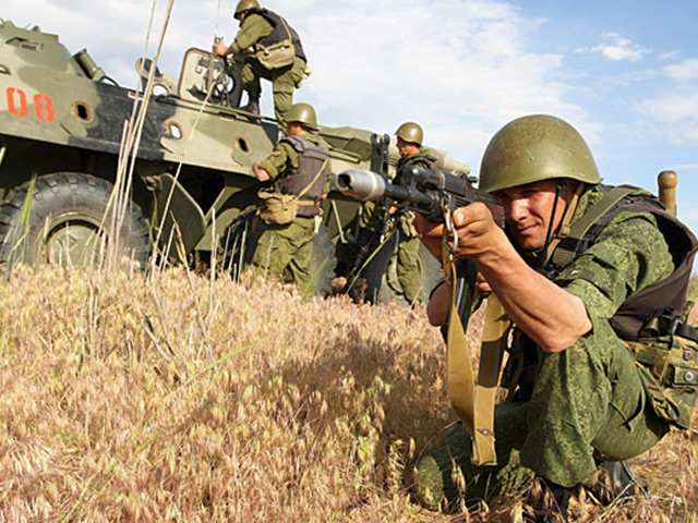 В российской армии запустили "социальный лифт" для контрактников: сержанты теперь могут назначаться на офицерские должности