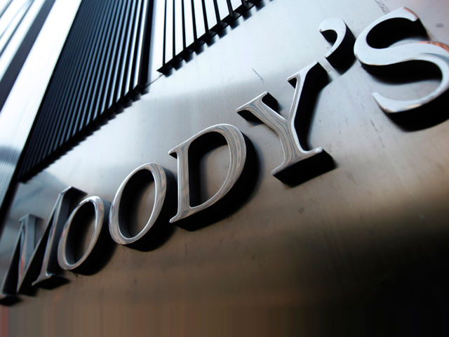 Агентство Moody's понизило рейтинги "Сбербанка", ВТБ и других крупнейших банков
