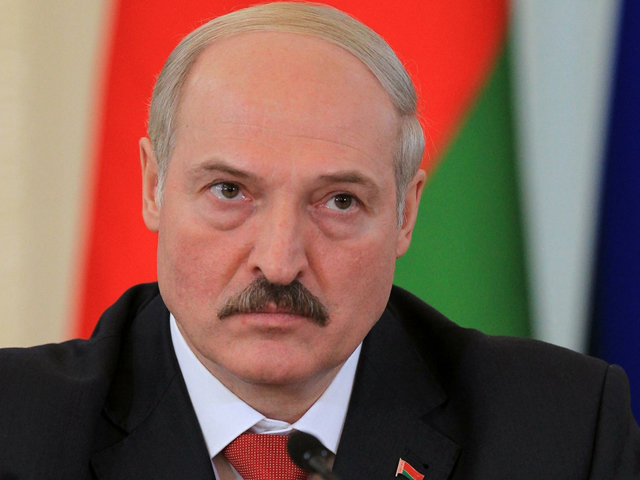 Лукашенко намерен вернуть "понятную для народа" статью за тунеядство 