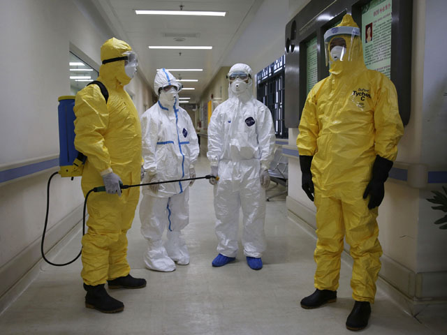 Американский журналист и испанская медсестра излечились от лихорадки Эбола