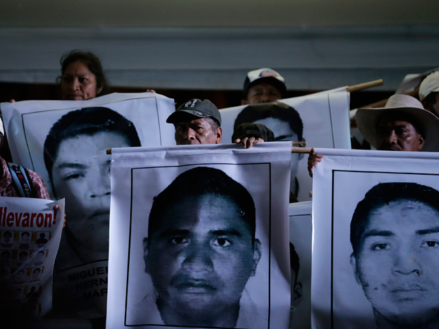 В Мексике на фоне беспорядков и акций протеста продолжается расследование резонансного преступления, к которому оказались причастны местные власти, в том числе мэр города Игуала и полицейские