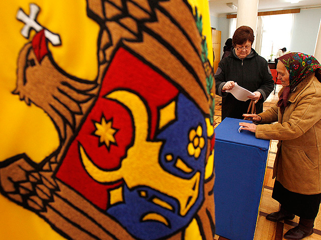 В Молдавии накалилась ситуация в преддверии выборов в парламент 30 ноября. Власти страны всерьез опасаются массовых акций протеста и повторения "украинского сценария", а также угрозы со стороны России