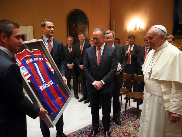 Папа Римский Франциск принял накануне в Ватикане футболистов и тренеров немецкого клуба "Бавария"