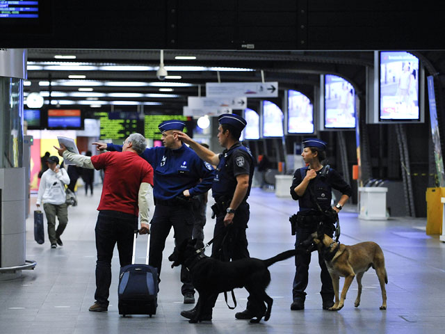 Бельгийские полицейские обещали, что два часа будут "с пристрастием" проверять пассажиров