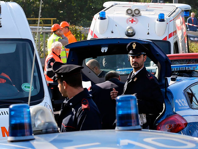 В Италии микроавтобус столкнулся с грузовиком: шесть человек погибли