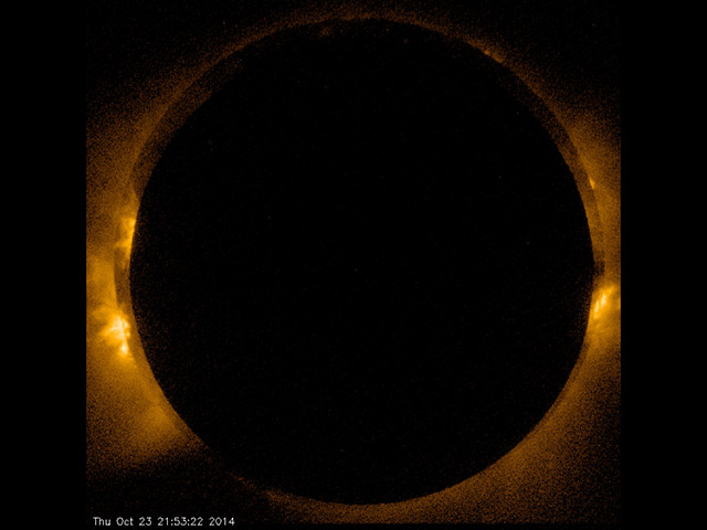 Японский космический аппарат Hinode сфотографировал солнечное затмение и сумел благодаря удобной точке над Северным полюсом запечатлеть редкое явление - "кольцо огня"