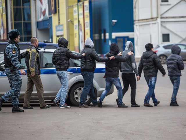 В Москве более 14 тысяч иностранных граждан доставлено за четыре дня операции "Мигрант-2014" в отделы внутренних дел для проверки по криминалистическим базам данных полиции