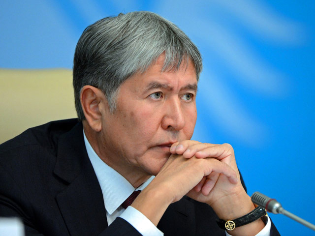 Глава киргизского государства Алмазбек Атамбаев дал понять, что страна вынуждена вступить в Таможенный союз, хотя после этого ожидается увеличение инфляции и рост цен