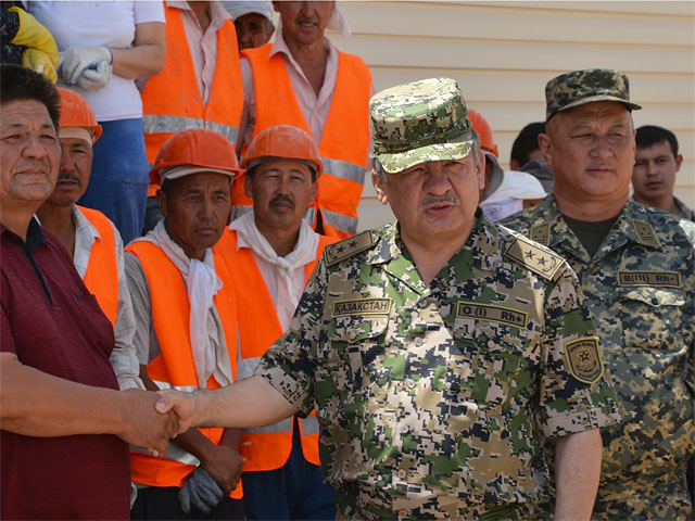 Директор пограничной службы Казахстана Нурлан Джуламанов задержан по подозрению в злоупотреблении должностными полномочиями, сообщает Комитет национальной безопасности (КНБ) республики