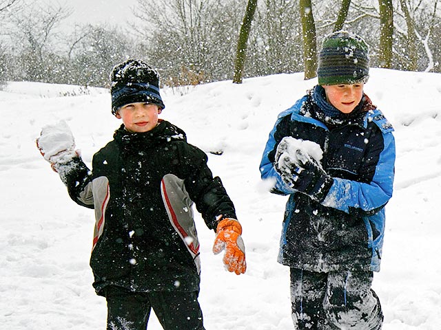 В бурятском поселке Нижнеангарск задержаны четверо детей, которые беспрепятственно пробрались на взлетно-посадочную полосу аэропорта и играли там в снежки