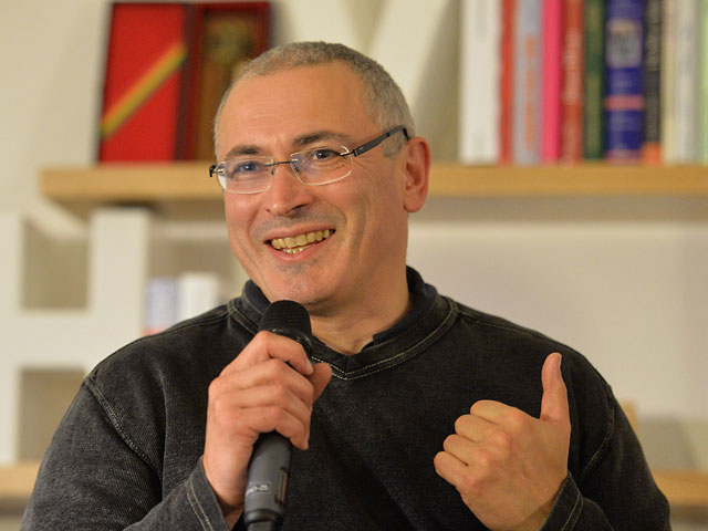 Зарубежные журналисты дали оценку поведению российского олигарха Михаила Ходорковского, который спустя несколько месяцев после выхода из заключения начал активно заниматься общественной деятельностью