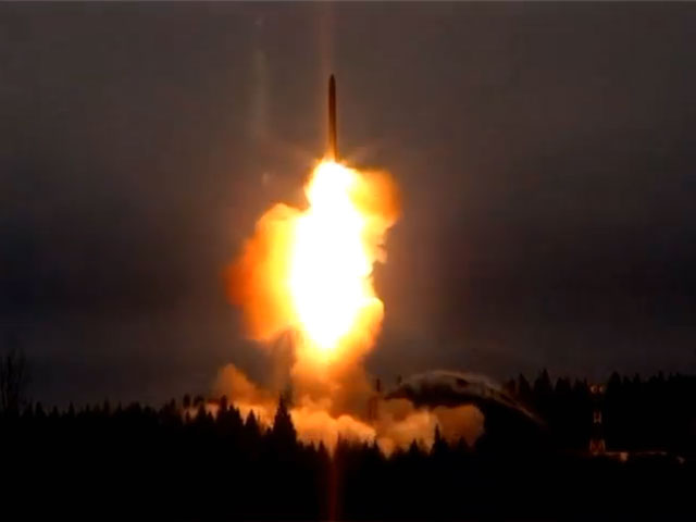 С космодрома Плесецк осуществлен испытательный пуск межконтинентальной баллистической ракеты "Тополь-М"