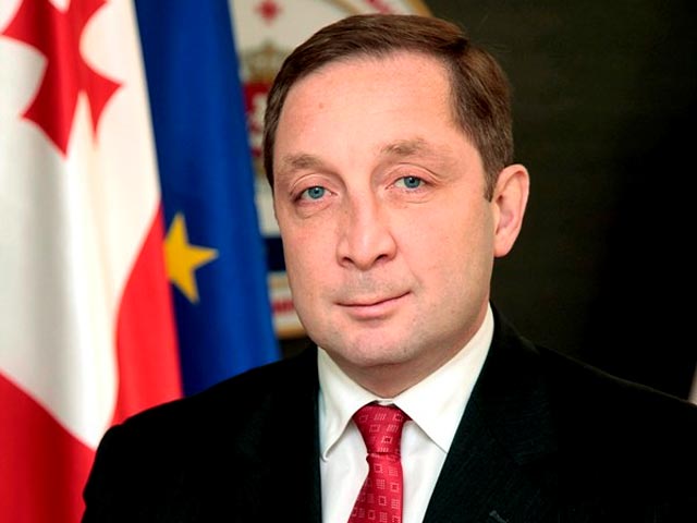 В Грузии министр по вопросам интеграции в европейские и евроатлантические структуры Алекси Петриашвили покидает пост. Об этом он сам заявил в прямом эфире телеканала "Маэстро", объявив, что демократия в стране в опасности и "приближается диктатура"