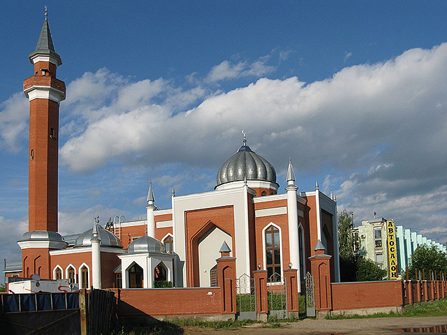 Неизвестные нанесли изображения свастики на здание соборной мечети города Иваново