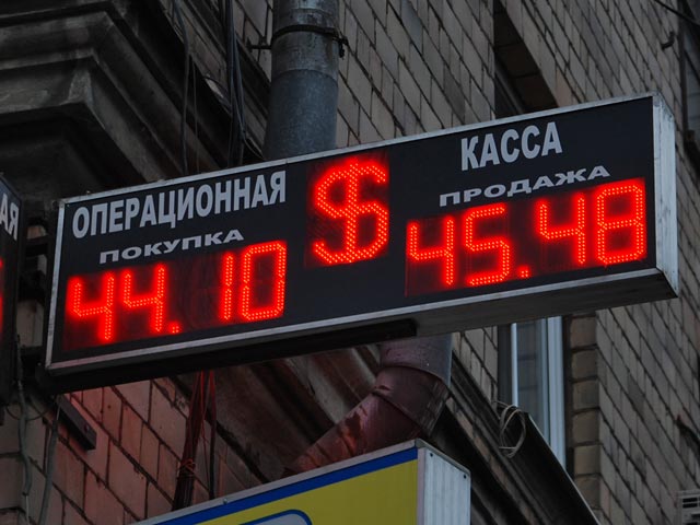 Курс доллара впервые поднялся выше 45 рублей