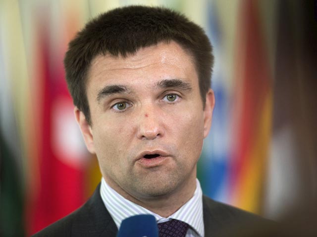 Министр иностранных дел Украины Павел Климкин заявил о необходимости расследовать инцидент и наказать виновных, а также попросил международных экспертов открыть миссию на территории, контролируемой сепаратистами