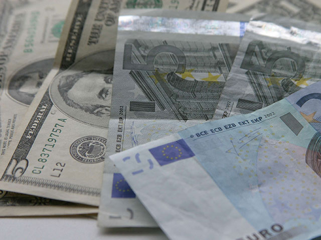 Доллар и евро продолжают бить рекорды 
