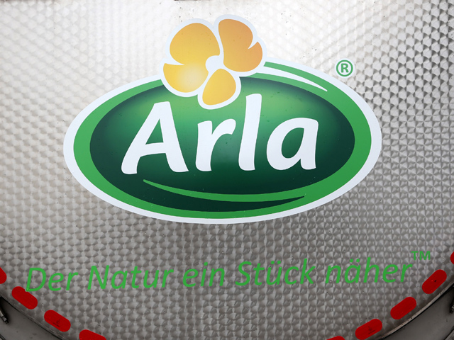 Крупный производитель различных видов молочной продукции Arla Foods пожертвует 15 тонн сыра бездомным людям в Дании в связи с ограничением импорта, которое предприняла Россия в ответ на санкции иностранных государст