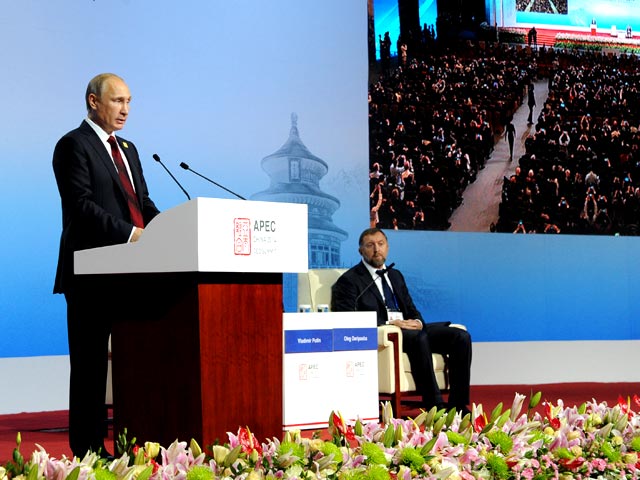 Президент РФ Владимир Путин, принимающий участие во встрече глав государств и правительств форума Азиатско-тихоокеанского экономического сотрудничества (АТЭС) в Пекине, пообещал не вводить ограничения на движение капитала
