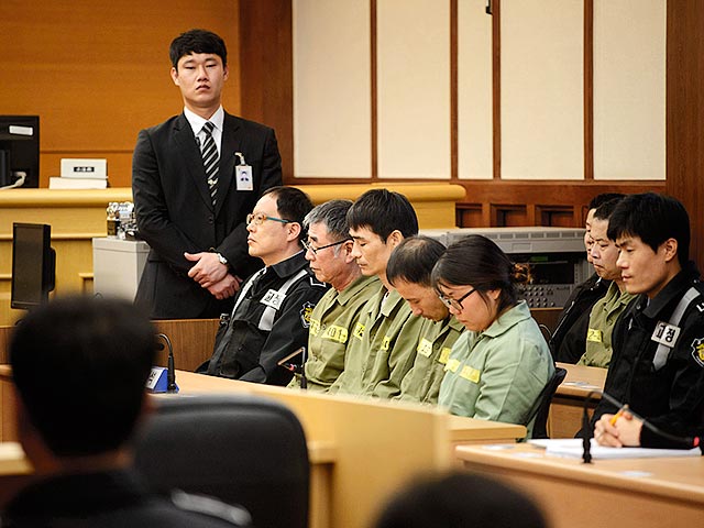 Окружной суд южнокорейского города Кванджу приговорил капитана затонувшего в апреле парома "Севол" к 36 годам тюремного заключения