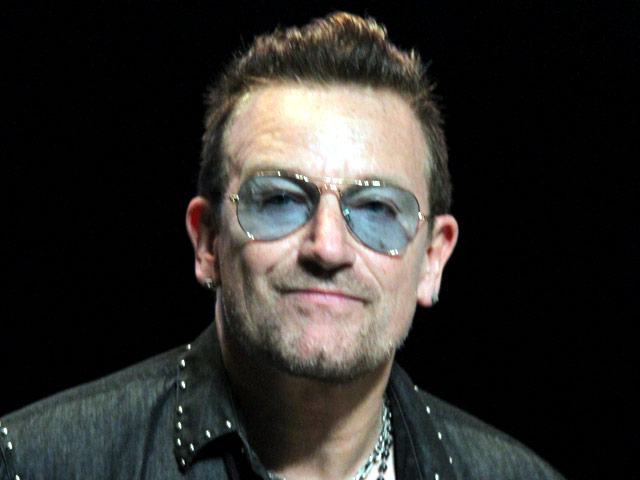 Лидер легендарной ирландской рок-группы U2 Боно вместе со своими друзьями чудом избежал катастрофы после того, как у его самолета отвалилась дверь грузового отсека