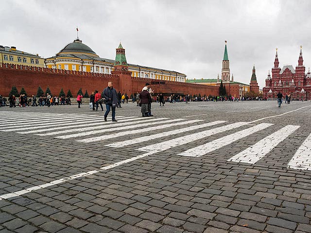 На Красной площади Москвы сотрудники правоохранительных органов вечером 16 ноября задержали примерно десять человек, протестующих против ликвидации бывшей городской клинической больницы номер 11