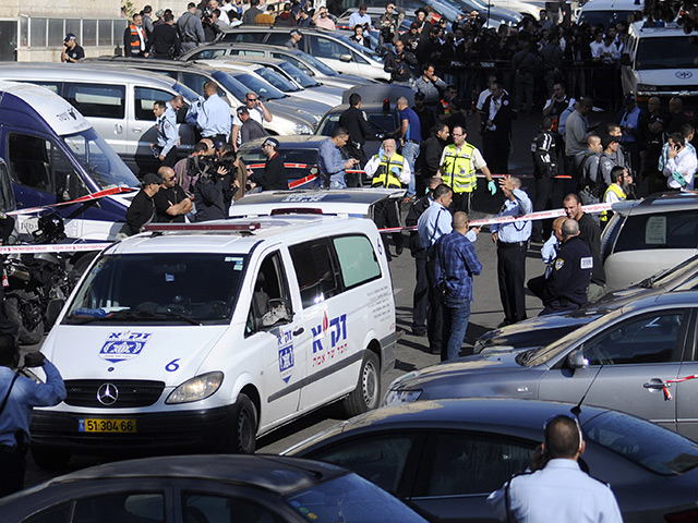 Израильский полицейский скончался в больнице от ран, полученных при нападении террористов на синагогу в Иерусалиме во вторник утром