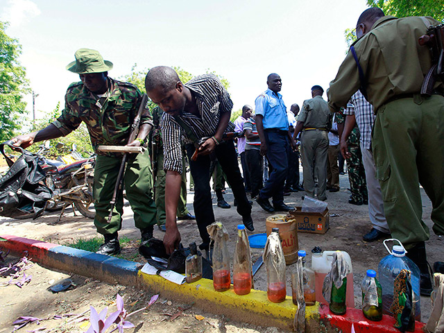 В ходе антитеррористической операции в одной из мечетей в кенийском городе Момбасе задержали 251 участника террористической группы. Один человек был убит при попытке бросить гранату в сотрудников полиции