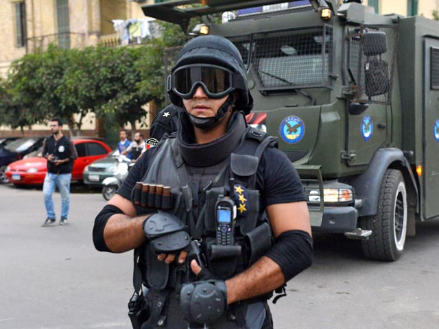В Египте полиция разогнала людей, собравшихся почтить память погибших во время протестов против Мубарака