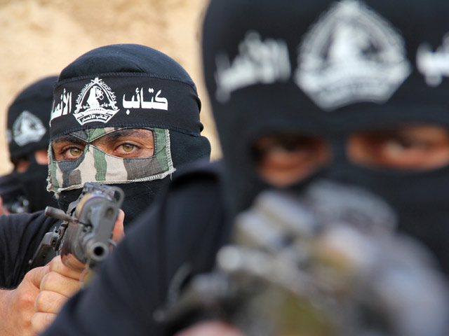 Совет Безопасности ООН внес в среду ливийскую группировку "Ансар аш-Шариа" ("Сторонники шариата") в список террористических организаций и ввел против нее санкции за ведение подрывной деятельности и связи с "Аль-Каидой"