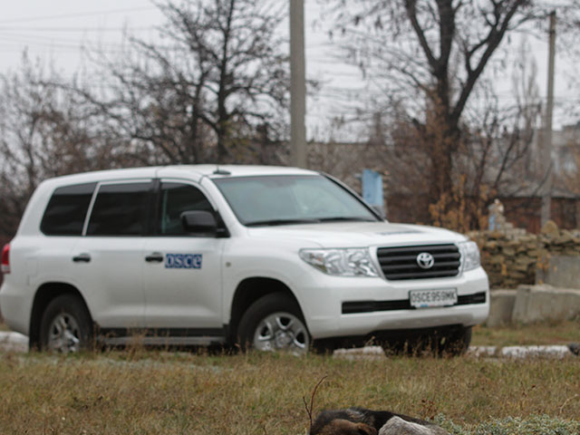 Наблюдателей спецмиссии ОБСЕ дважды обстреляли на Донбассе