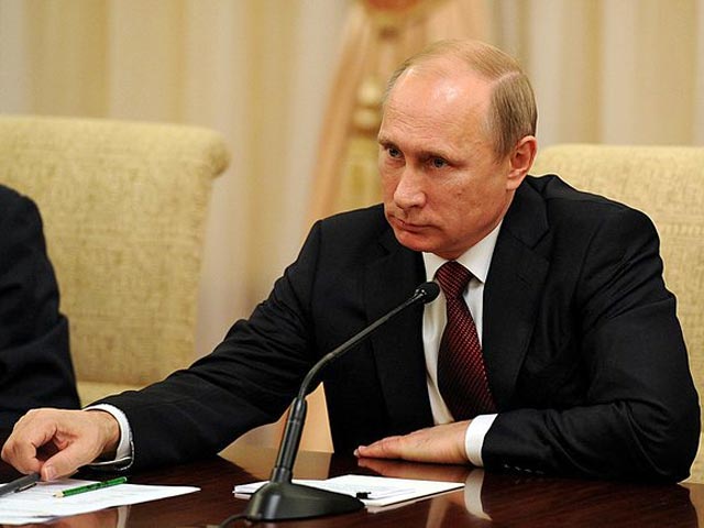 Британская The Guardian нашла ответ на вопрос, который мучил Запад с момента передачи президентских полномочий Владимиру Путину: он - человек, вернувший моду на холодную войну