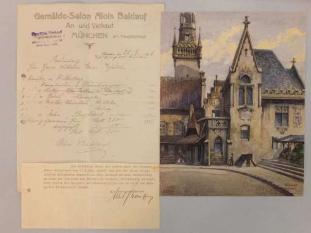 Акварель 1916 года называется "ЗАГС/Старая ратуша", она подписана "А. Гитлер". Стартовая цена лота - 4,5 тысячи евро.