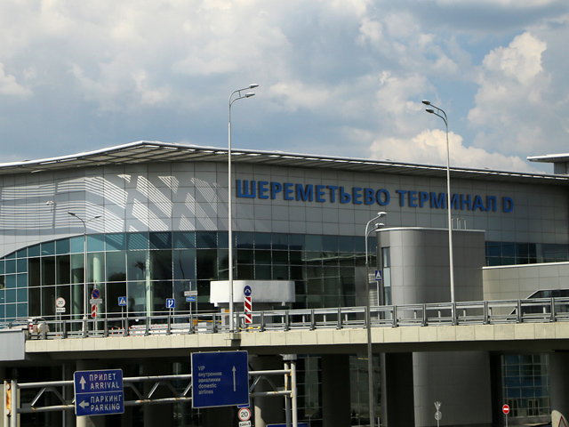 Пассажирский самолет, вылетевший из Москвы в Нижневартовск, был вынужден вернуться в аэропорт Шереметьево вскоре после вылета из-за того, что одна из пассажирок на борту почувствовала себя плохо