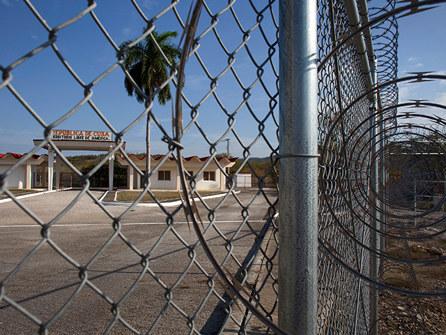 США в четверг, 20 ноября, отправили пятерых заключенных тюрьмы Гуантанамо на Кубе в Грузию и Словакию