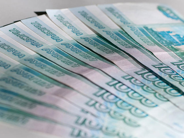 Ослабление рубля обесценило сбережения и доходы среднего класса