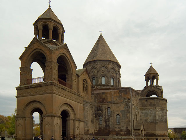 В резиденции Армянской церкви обсуждали вопросы сохранения культурного наследия